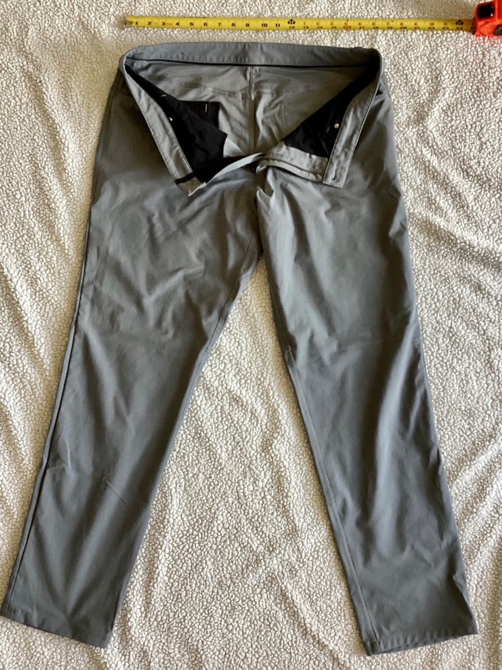 LULULEMON men’s pants. The measurements in pictures. In great condition. Size 37